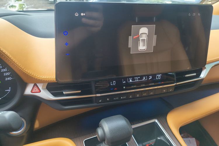 Used Toyota SIENNA 2023 2.5L Hybrid Comfort Edition Interior 3
