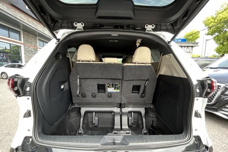 Used Toyota SIENNA 2023 2.5L Hybrid Luxury Edition Interior 3