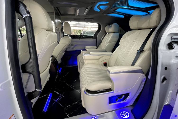 Used Toyota SIENNA 2023 2.5L Hybrid Comfort Edition Interior 3