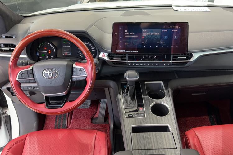 Used Toyota SIENNA 2023 2.5L Hybrid Deluxe Edition Interior 4