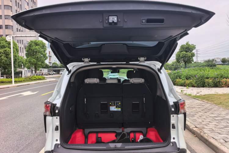 Used Toyota SIENNA 2023 2.5L Hybrid Comfort Edition Interior 4