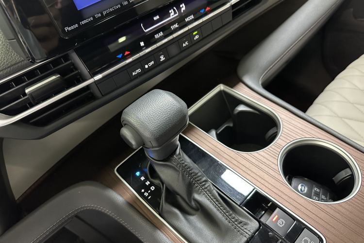 Used Toyota SIENNA 2023 2.5L Hybrid Comfort Edition Interior 4
