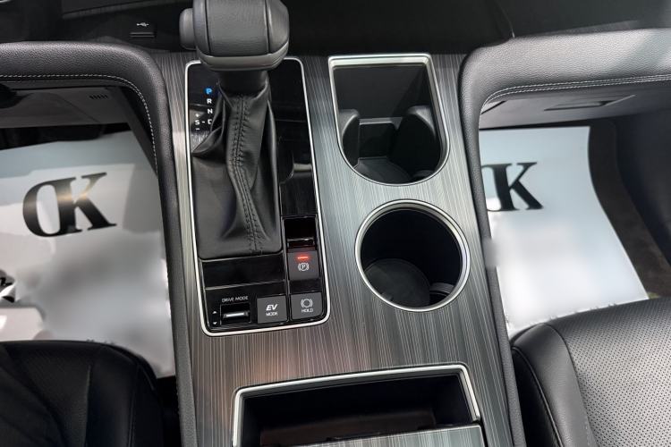 Used Toyota SIENNA 2023 2.5L Hybrid Deluxe Edition Interior 4