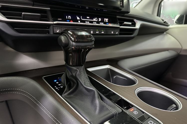 Used Toyota SIENNA 2023 2.5L Hybrid Comfort Edition Interior 4