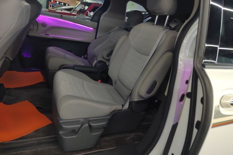 Used Toyota SIENNA 2023 2.5L Hybrid Comfort Edition Interior 4
