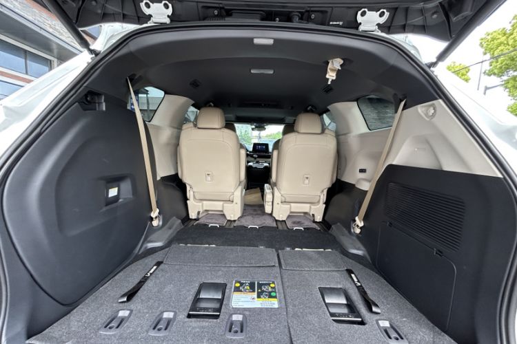 Used Toyota SIENNA 2023 2.5L Hybrid Luxury Edition Interior 4