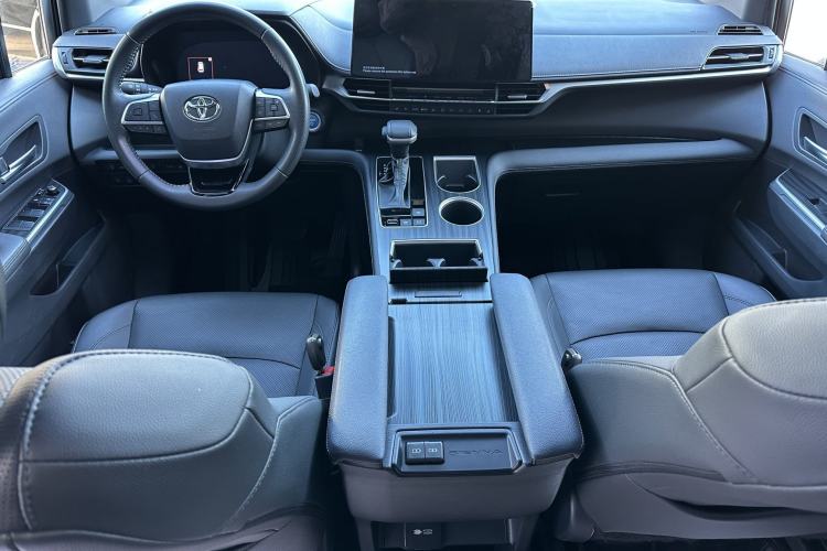 Used Toyota SIENNA 2023 2.5L Hybrid Ultimate Edition Interior 5