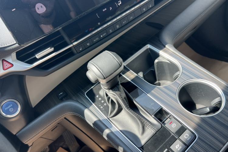 Used Toyota SIENNA 2023 2.5L Hybrid Deluxe Edition Interior 5