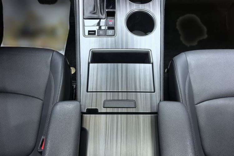 Used Toyota SIENNA 2023 2.5L Hybrid Deluxe Edition Interior 5