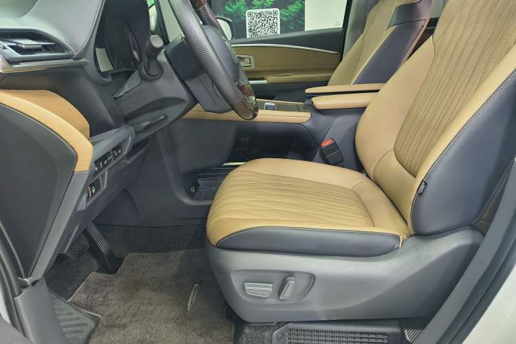 Used Toyota SIENNA 2023 2.5L Hybrid Comfort Edition Interior 5