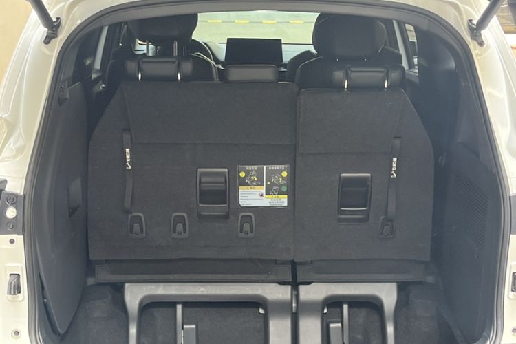 Used Toyota SIENNA 2023 2.5L Hybrid Deluxe Edition Interior 5