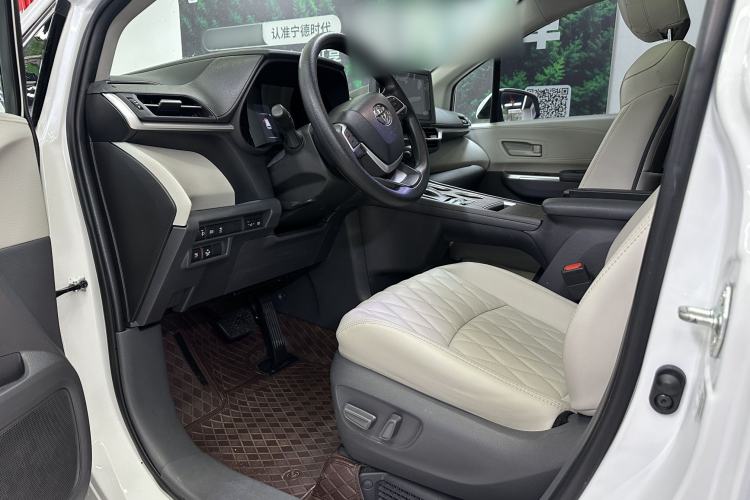 Used Toyota SIENNA 2023 2.5L Hybrid Comfort Edition Interior 5