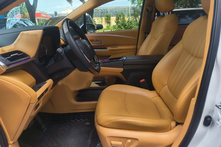 Used Toyota SIENNA 2023 2.5L Hybrid Comfort Edition Interior 5