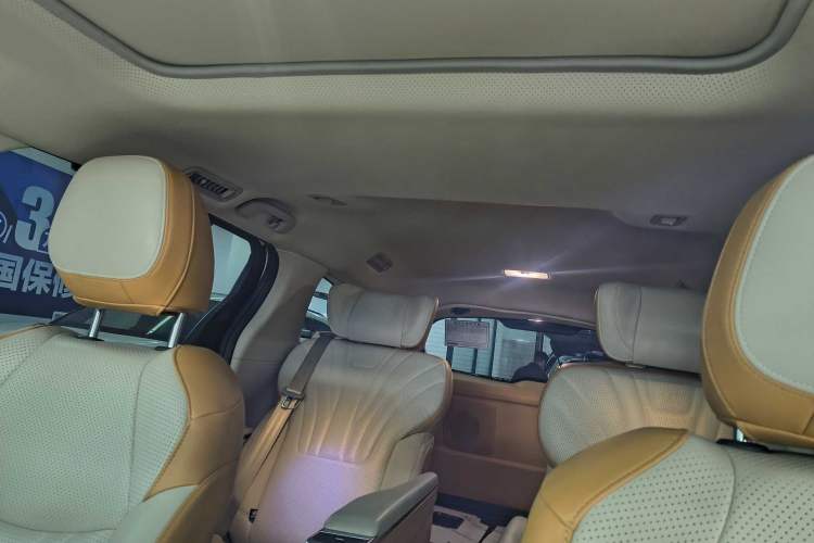 Used Toyota SIENNA 2023 2.5L Hybrid Comfort Edition Interior 5