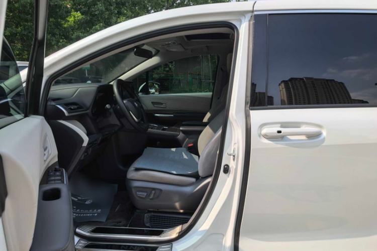 Used Toyota SIENNA 2023 2.5L Hybrid Comfort Edition Interior 5