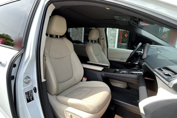 Used Toyota SIENNA 2023 2.5L Hybrid Luxury Edition Interior 5