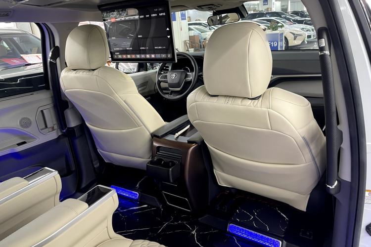 Used Toyota SIENNA 2023 2.5L Hybrid Comfort Edition Interior 5