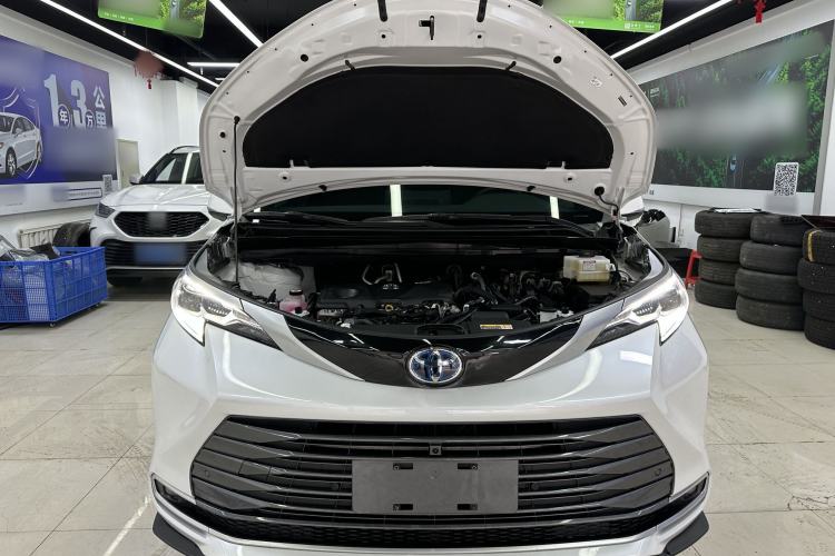 Used Toyota SIENNA 2023 2.5L Hybrid Deluxe Edition Interior 6