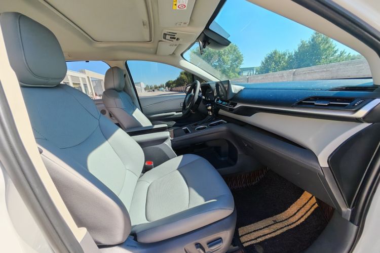 Used Toyota SIENNA 2023 2.5L Hybrid Luxury Edition Interior 6