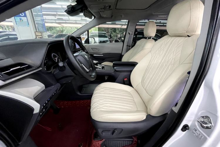 Used Toyota SIENNA 2023 2.5L Hybrid Comfort Edition Interior 6