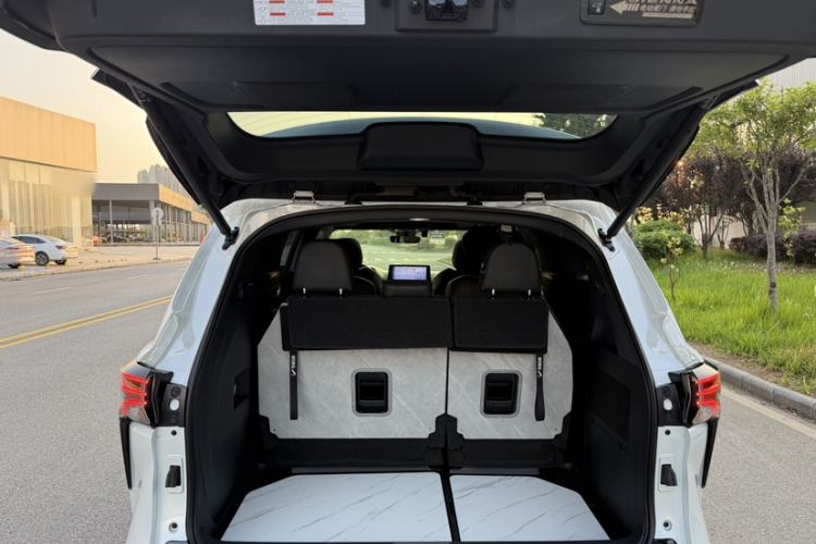 Used Toyota SIENNA 2023 2.5L Hybrid Deluxe Edition Interior 7