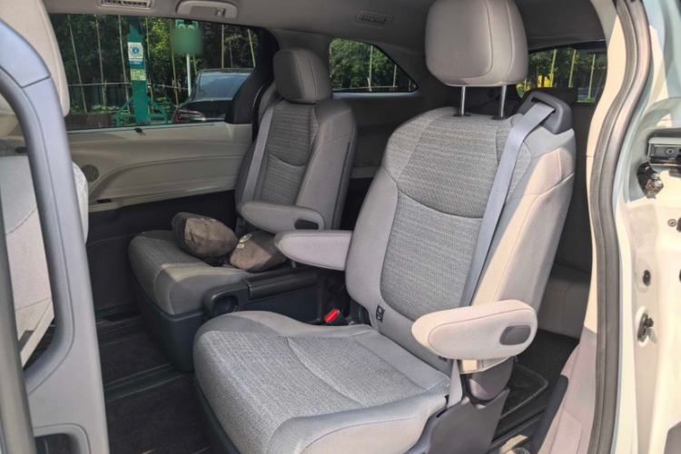 Used Toyota SIENNA 2023 2.5L Hybrid Comfort Edition Interior 7