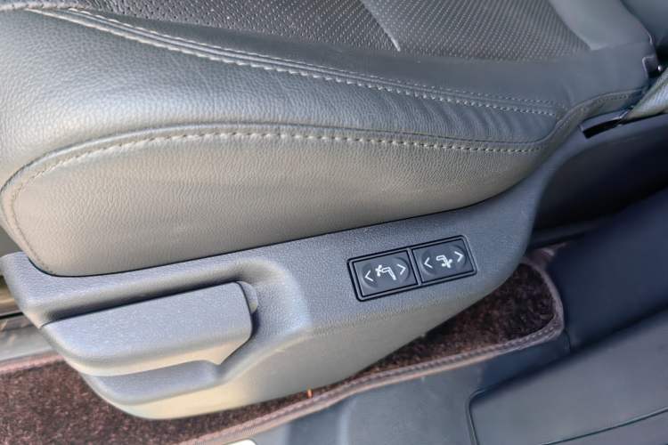Used Toyota SIENNA 2023 2.5L Hybrid Deluxe Edition Interior 7