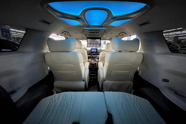 Used Toyota SIENNA 2023 2.5L Hybrid Comfort Edition Interior 7