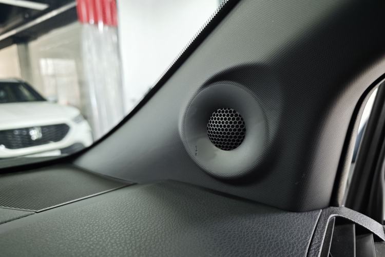 Used Toyota SIENNA 2023 2.5L Hybrid Platinum Edition Interior 8