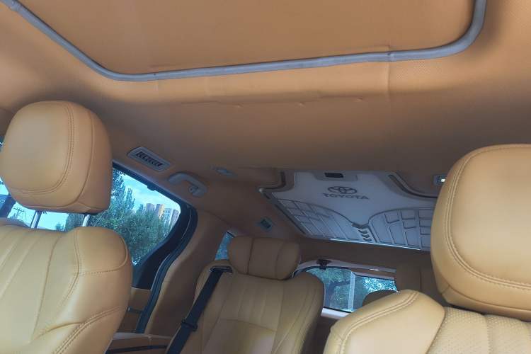 Used Toyota SIENNA 2023 2.5L Hybrid Comfort Edition Interior 8