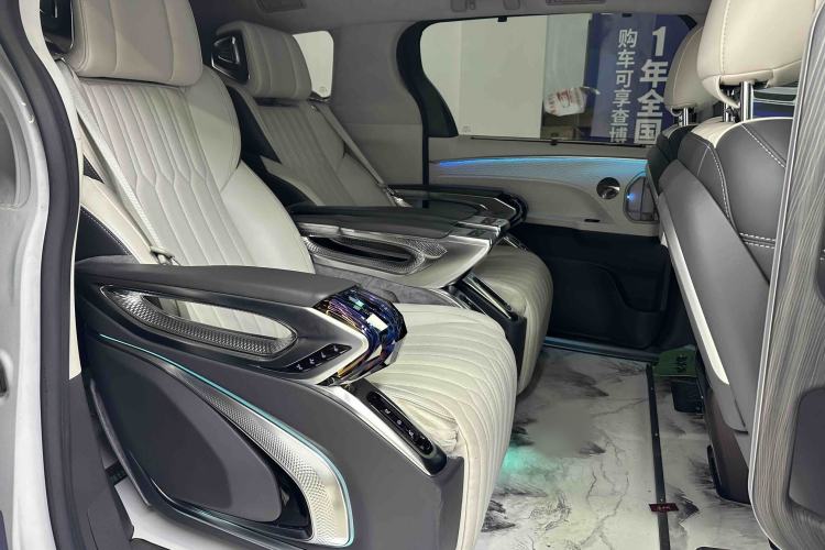 Used Toyota SIENNA 2023 2.5L Hybrid Comfort Edition Interior 9