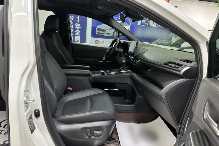 Used Toyota SIENNA 2023 2.5L Hybrid Deluxe Edition Interior 9