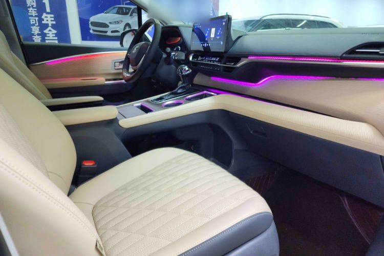 Used Toyota SIENNA 2023 2.5L Hybrid Comfort Edition Interior 9