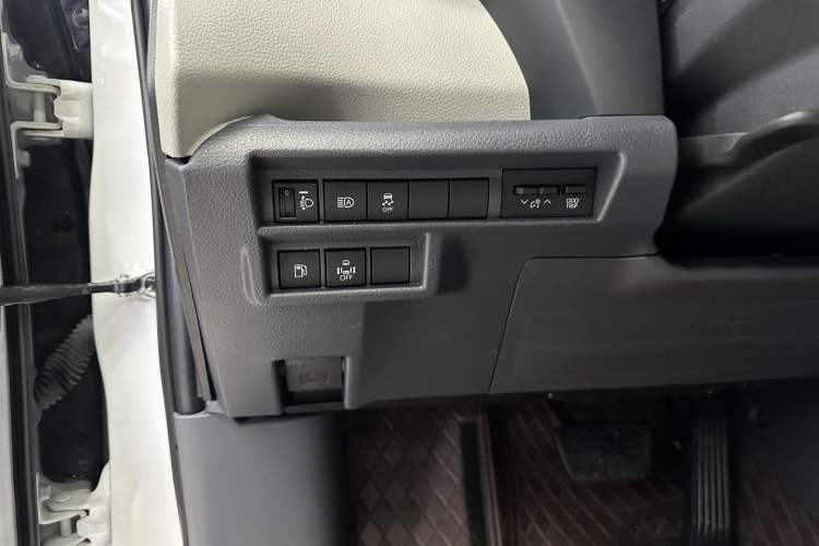 Used Toyota SIENNA 2023 2.5L Hybrid Comfort Edition Interior 9
