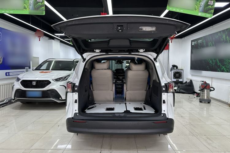 Used Toyota SIENNA 2023 2.5L Hybrid Comfort Edition Interior 9