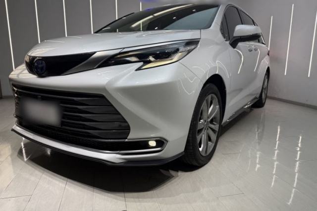 Used Toyota SIENNA 2023 2.5L Hybrid Deluxe Edition