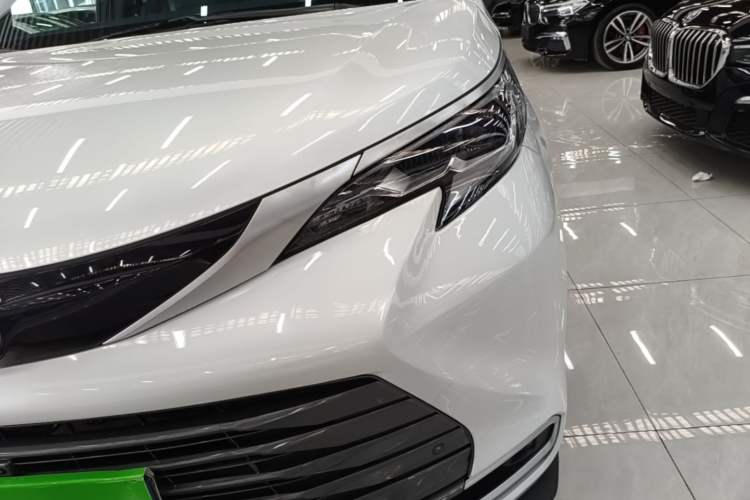 Used Toyota SIENNA 2023 2.5L Hybrid Deluxe Edition Left Front Headlight