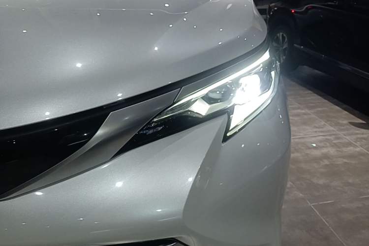 Used Toyota SIENNA 2023 2.5L Hybrid Platinum Edition Left Front Headlight