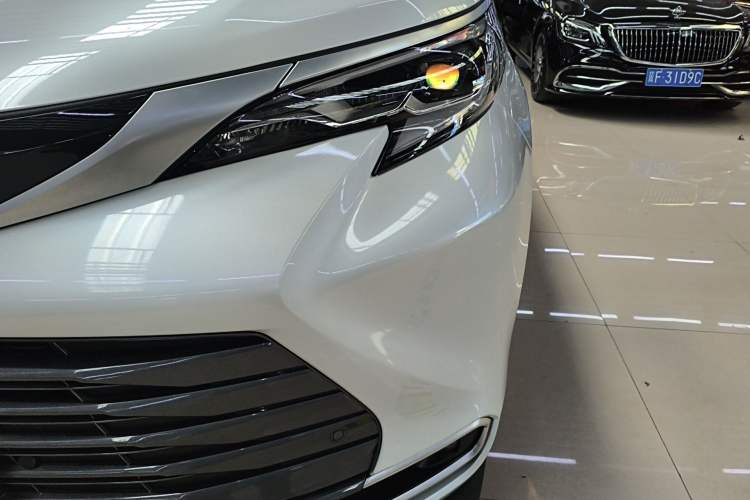 Used Toyota SIENNA 2023 2.5L Hybrid Deluxe Edition Left Front Headlight