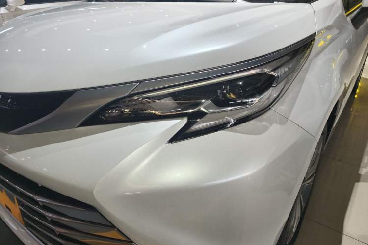 Used Toyota SIENNA 2023 2.5L Hybrid Deluxe Edition Left Front Headlight