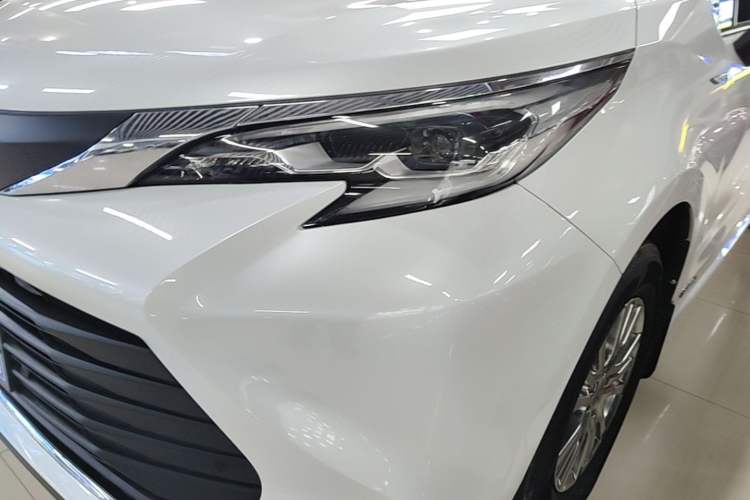 Used Toyota SIENNA 2023 2.5L Hybrid Comfort Edition Left Front Headlight