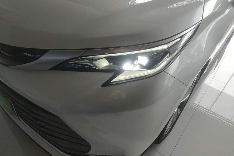 Used Toyota SIENNA 2023 2.5L Hybrid Deluxe Edition Left Front Headlight