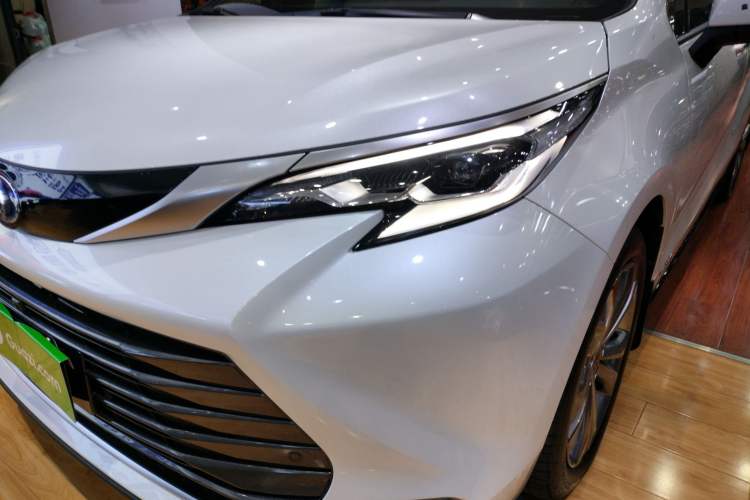 Used Toyota SIENNA 2023 2.5L Hybrid Deluxe Edition Left Front Headlight