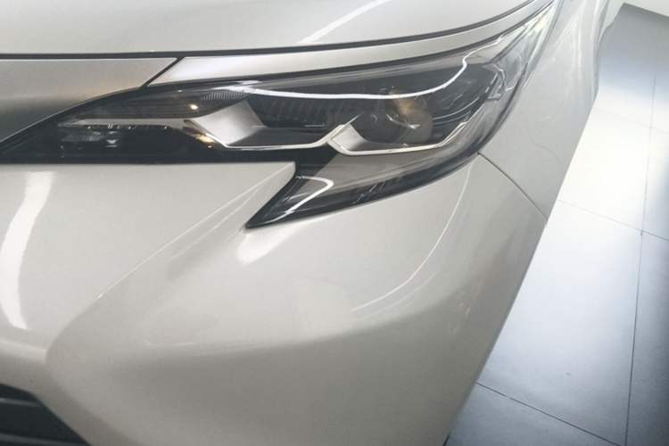 Used Toyota SIENNA 2023 2.5L Hybrid Deluxe Edition Left Front Headlight