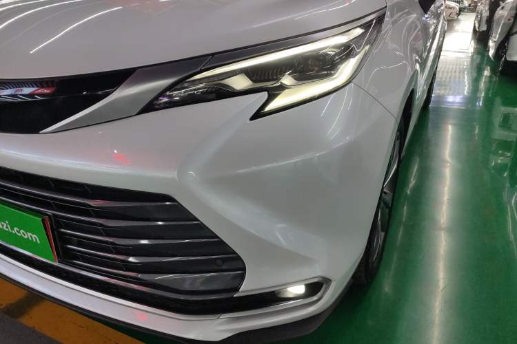 Used Toyota SIENNA 2023 2.5L Hybrid Deluxe Edition Left Front Headlight