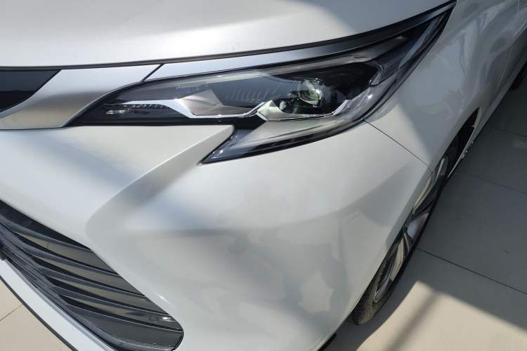 Used Toyota SIENNA 2023 2.5L Hybrid Deluxe Edition Left Front Headlight