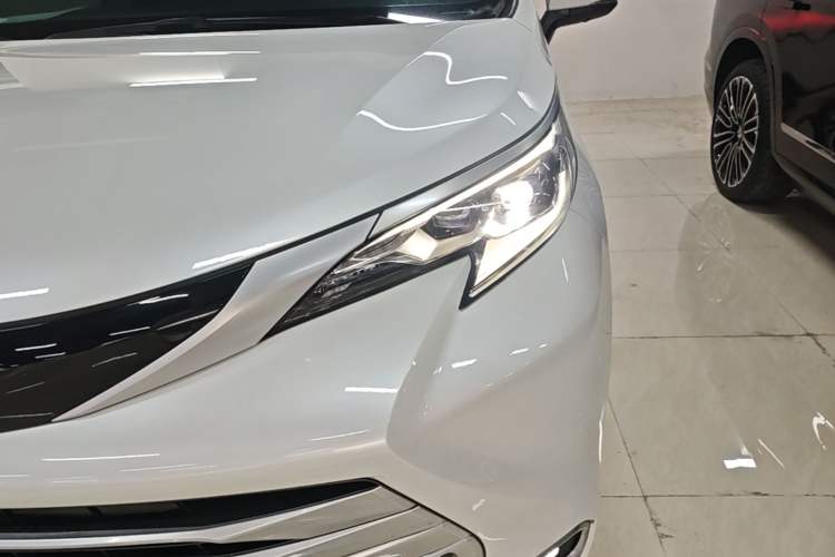 Used Toyota SIENNA 2023 2.5L Hybrid Platinum Edition Left Front Headlight