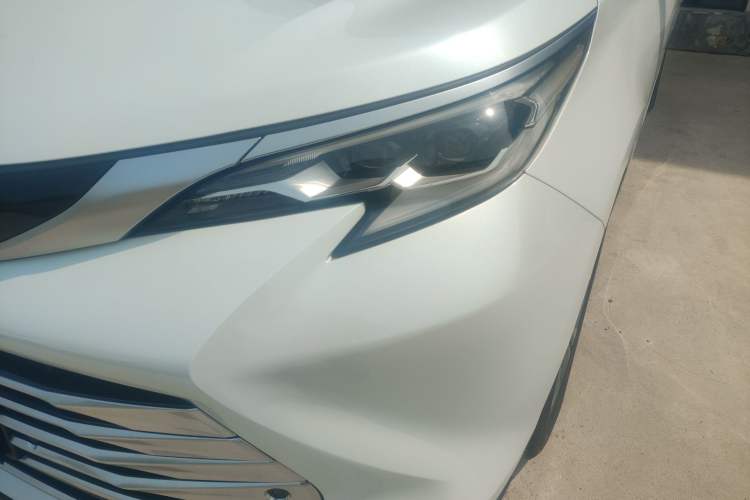 Used Toyota SIENNA 2023 2.5L Hybrid Platinum Edition Left Front Headlight