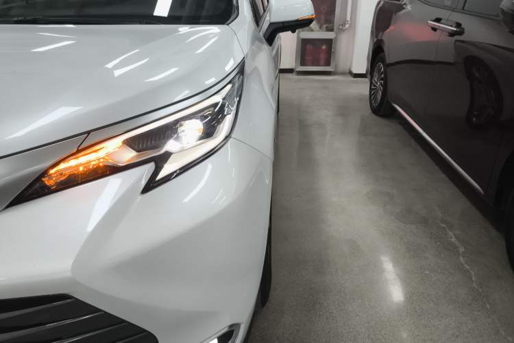 Used Toyota SIENNA 2023 2.5L Hybrid Luxury Edition Left Front Headlight
