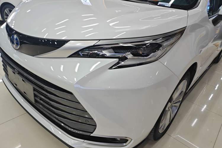 Used Toyota SIENNA 2023 2.5L Hybrid Deluxe Edition Left Front Headlight
